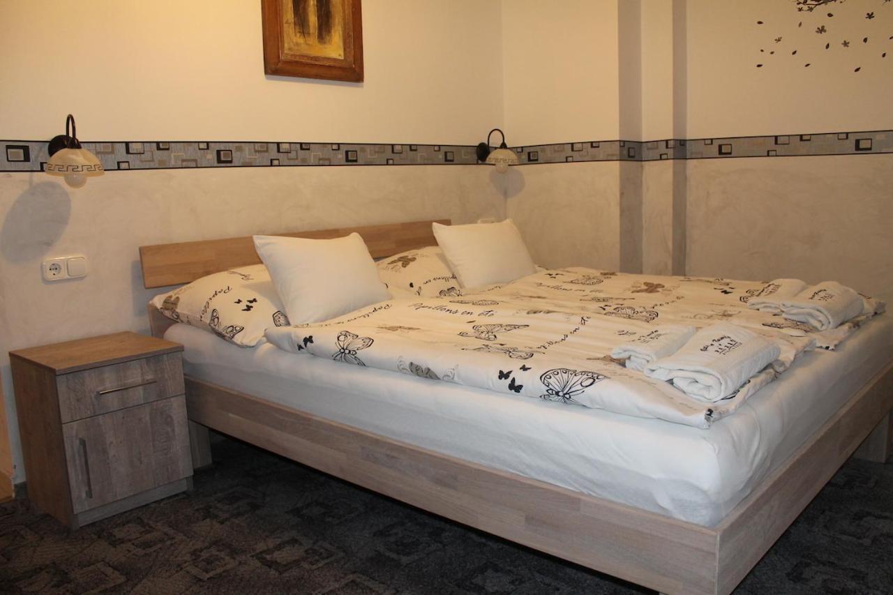 Apartament Rozmann Family Panzio & Apartmanhaz *