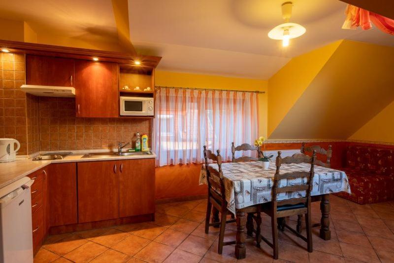 Rozmann Family Panzio & Apartmanhaz Apartment Sarvar