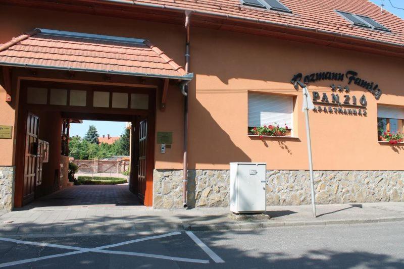 Apartment Rozmann Family Panzio & Apartmanhaz Sarvar